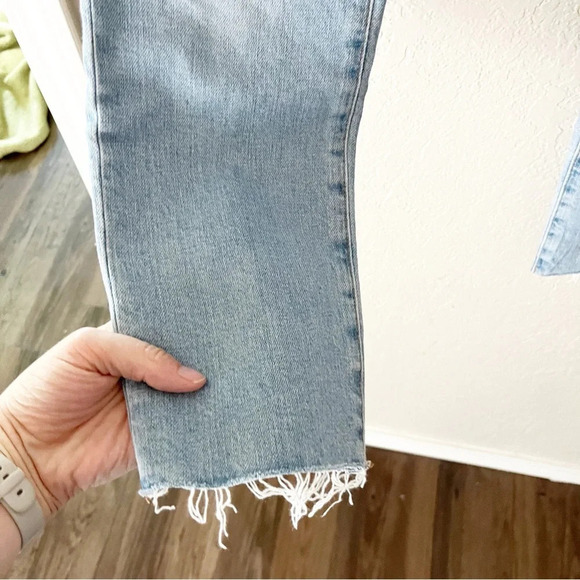 J. Crew Jeans Women's 25 Ripped Slim Boyfriend Light Wash Raw Hem AN075 - Picture 5 of 10